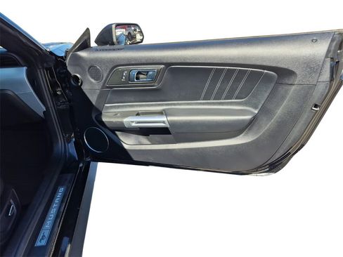 Used 2017 Ford Mustang GT Premium image 28