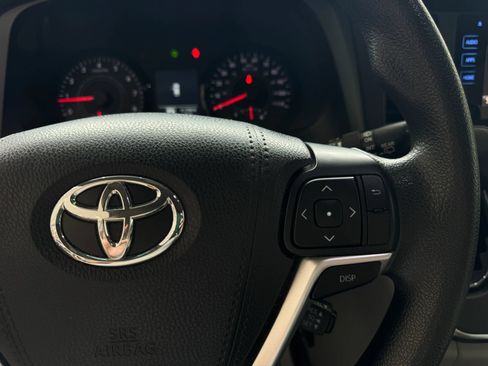 Used 2017 Toyota Sienna LE w/ Protection Package AWD/4WD image 16