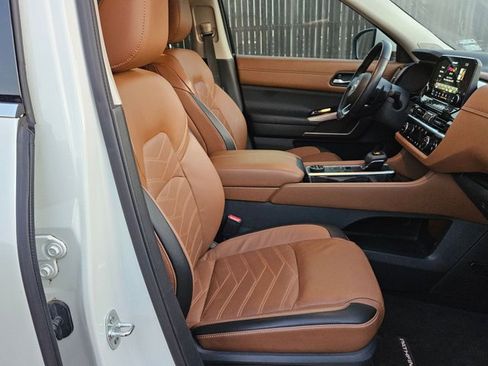 Used 2022 Nissan Pathfinder Platinum w/ Cargo Package image 19