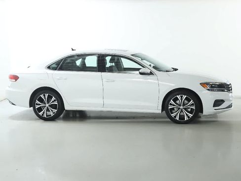 Used 2022 Volkswagen Passat 2.0T SE FWD image 11