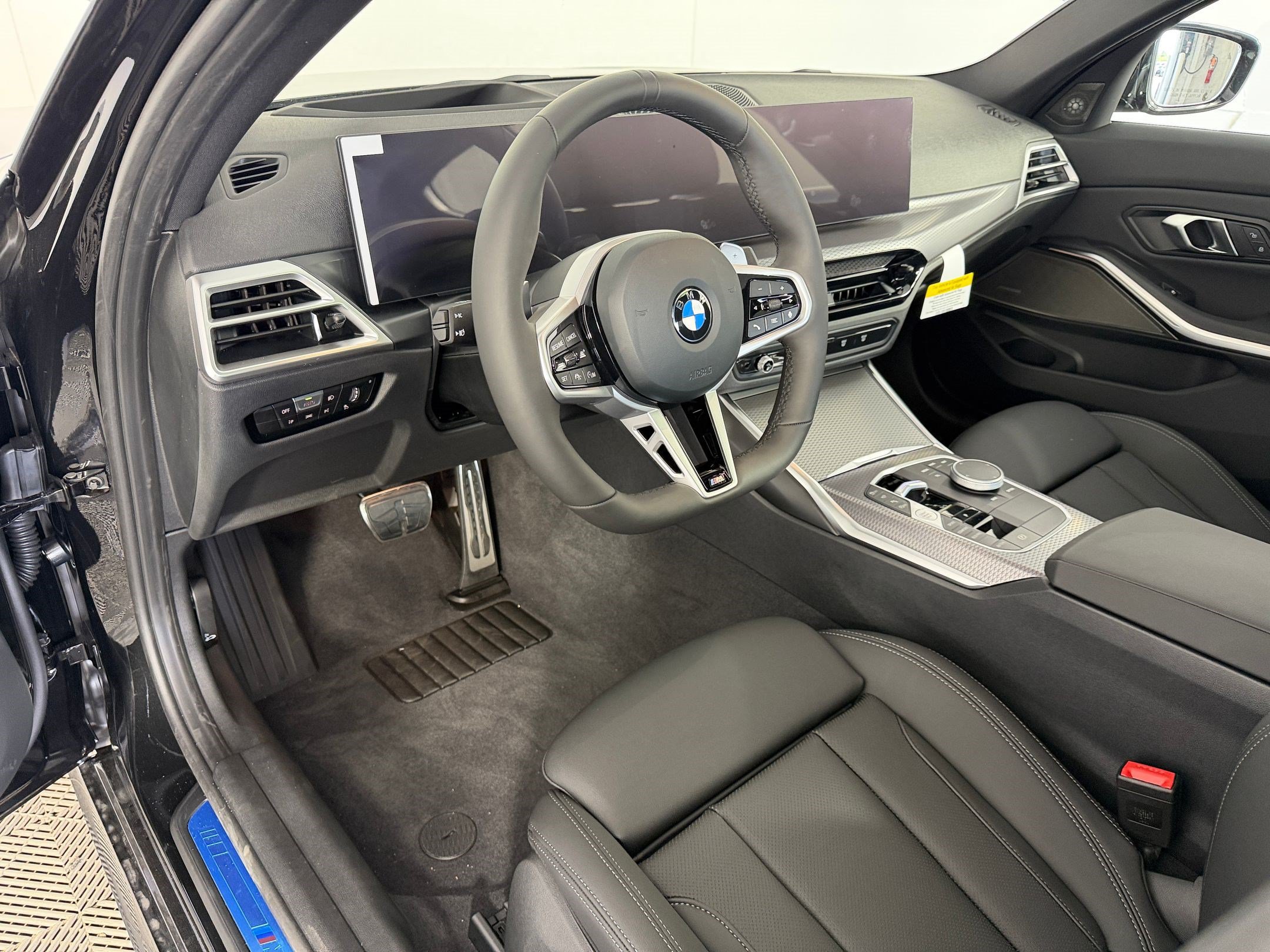 Used 2026 BMW 330i Sedan w/ M Sport Package RWD image 4