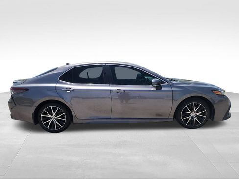 Used 2024 Toyota Camry SE FWD image 9