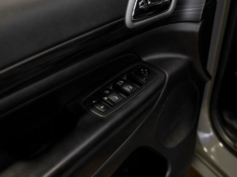 Used 2021 Jeep Grand Cherokee Laredo X image 38