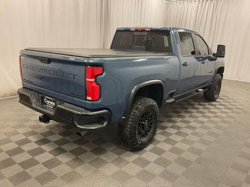 Used 2024 Chevrolet Silverado 2500 ZR2 w/ Technology Package image 2