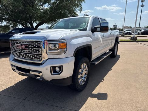 Used 2018 GMC Sierra 2500 Denali w/ Duramax Plus Package AWD/4WD image 3