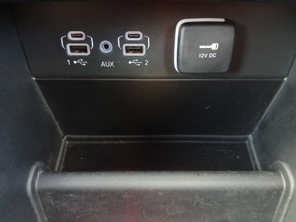 Used 2025 Jeep Grand Cherokee Laredo RWD image 6