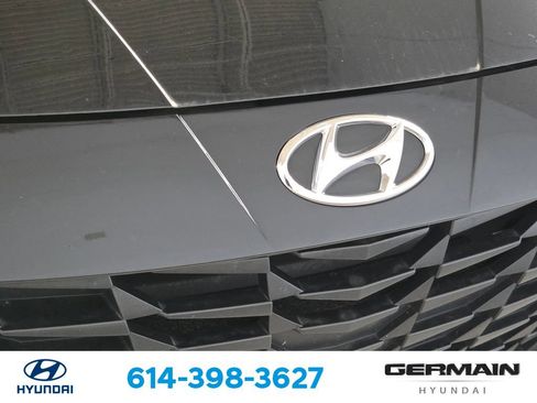 Used 2023 Hyundai Elantra SEL w/ Preferred Accessory Package FWD image 14