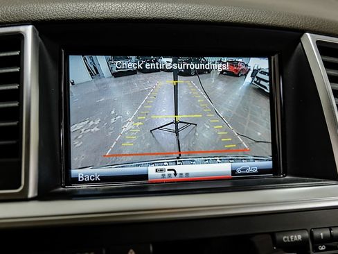 Used 2015 Mercedes-Benz ML 350 4MATIC w/ Premium 1 Package image 22