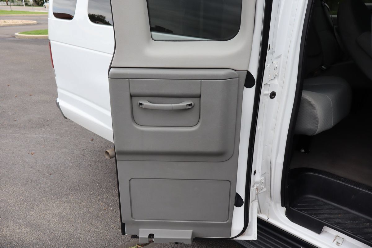 Used 2010 Ford E-350 and Econoline 350 XLT RWD image 25