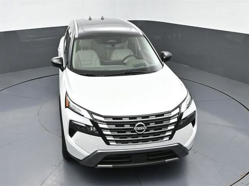 Used 2025 Nissan Rogue SL w/ Tech Package image 39