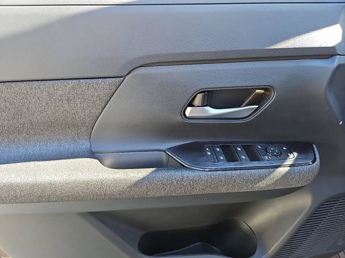 New 2026 Nissan Kicks SV w/ SV Premium Package image 8