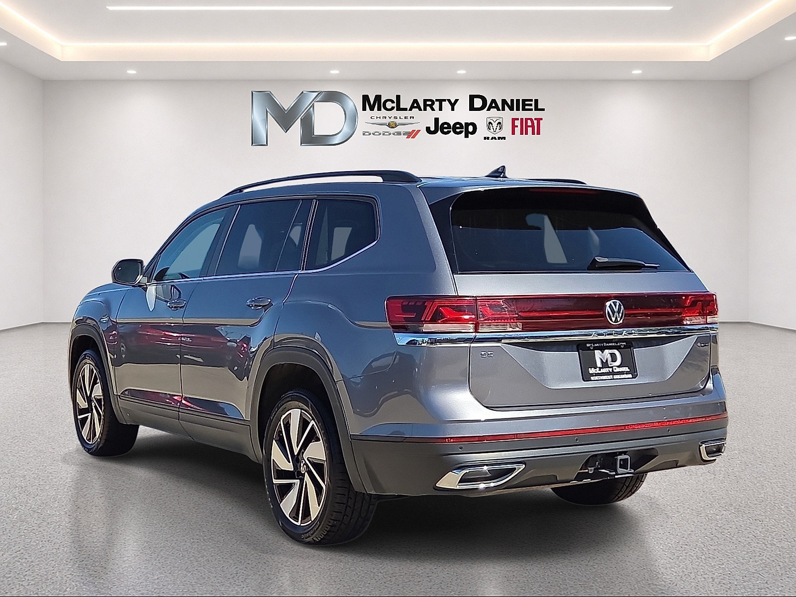 Used 2025 Volkswagen Atlas SE AWD/4WD image 4