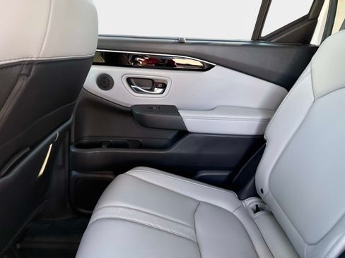 Used 2025 Honda Pilot EX-L image 17
