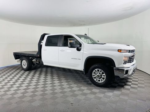 Used 2024 Chevrolet Silverado 2500 LT w/ Convenience Package AWD/4WD image 4