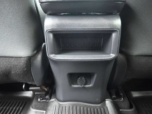 Used 2019 Toyota RAV4 LE FWD image 31