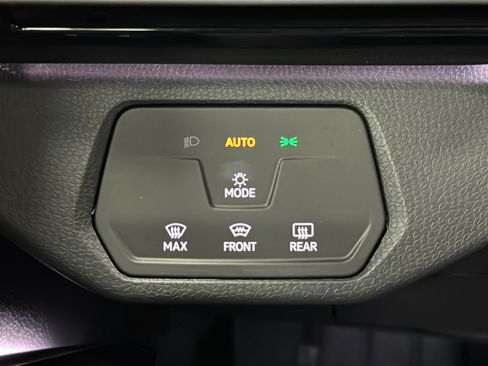 Used 2024 Volkswagen ID.4 Pro AWD/4WD image 29