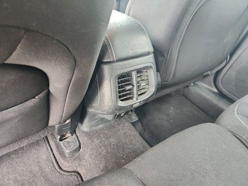 Used 2015 Jeep Cherokee Latitude FWD image 25