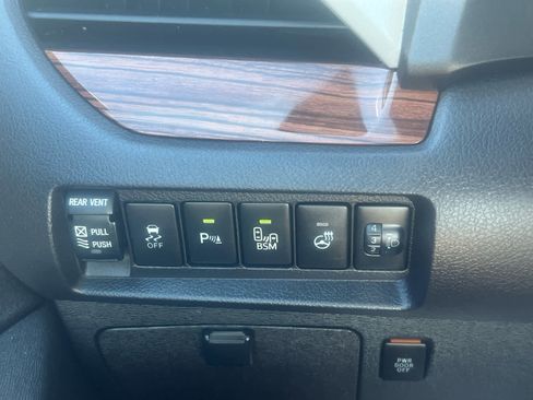 Certified 2017 Toyota Sienna Limited Premium image 21