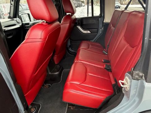 Used 2013 Jeep Wrangler Unlimited Rubicon image 20