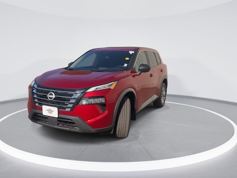 Used 2025 Nissan Rogue S AWD/4WD image 3