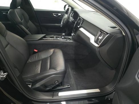 Used 2024 Volvo S60 B5 Core image 3