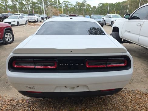 Used 2019 Dodge Challenger SXT image 3