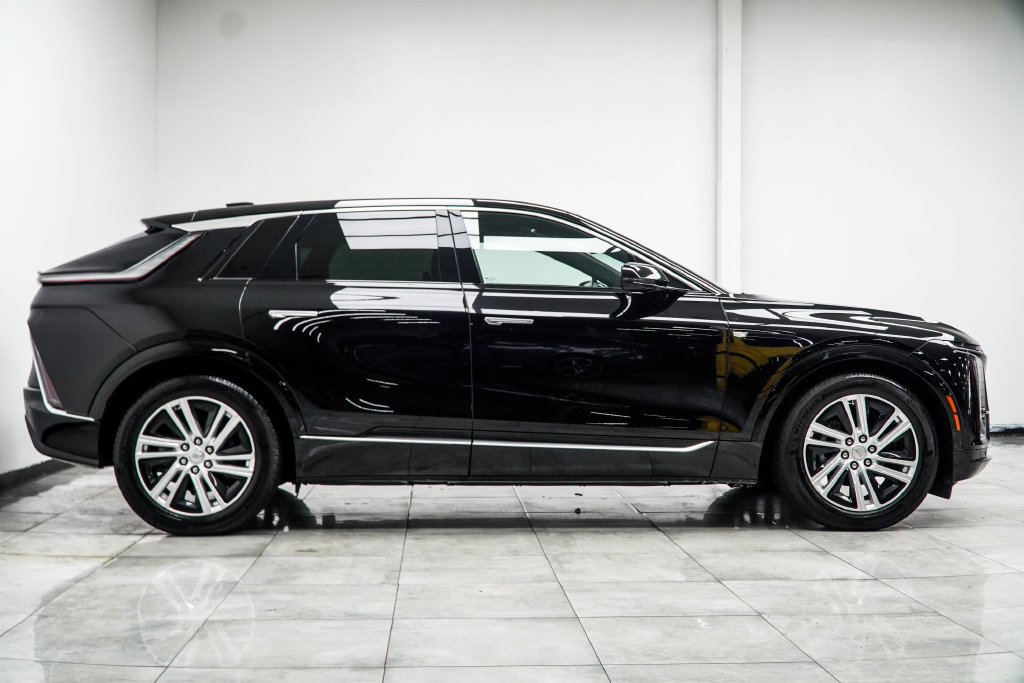 Used 2024 Cadillac Lyriq Tech RWD image 8