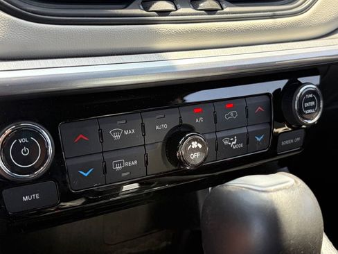 Used 2025 Jeep Compass Limited AWD/4WD image 9