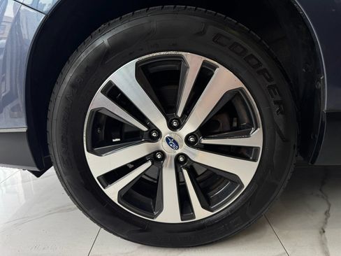 Used 2018 Subaru Outback 3.6R Limited AWD/4WD image 8