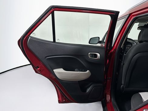 Used 2024 Hyundai Venue SEL image 26