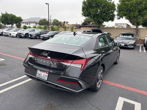 Certified 2025 Hyundai Elantra Sport FWD image 3