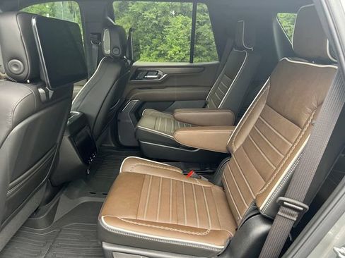 Used 2026 GMC Yukon Denali Ultimate w/ LPO, Floor Liner Package AWD/4WD image 6