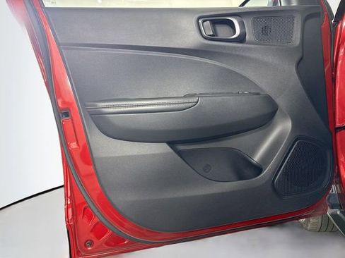 Used 2025 Hyundai Venue Limited image 12