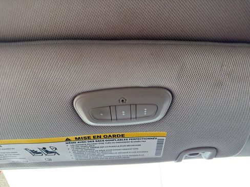 Used 2018 Chrysler Pacifica Touring-L image 23