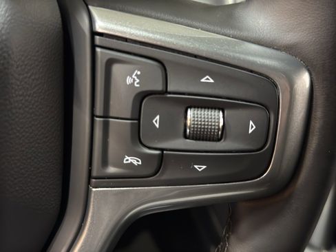 Used 2024 Chevrolet Suburban Premier image 28