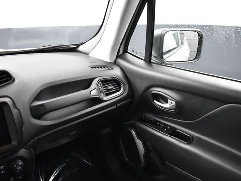 Used 2023 Jeep Renegade Latitude AWD/4WD image 13