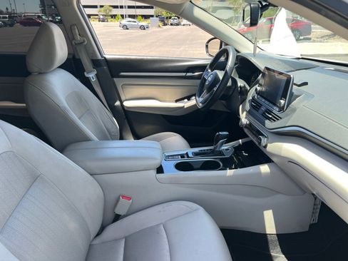 Used 2020 Nissan Altima 2.5 SV FWD image 19