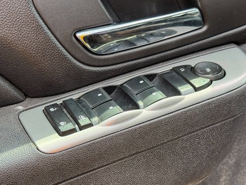 Used 2011 Chevrolet Suburban 2500 image 26