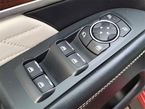 Used 2018 Ford Explorer Platinum image 17