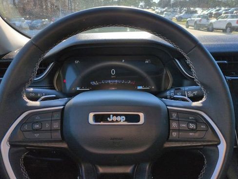 Used 2023 Jeep Grand Cherokee Laredo X image 27