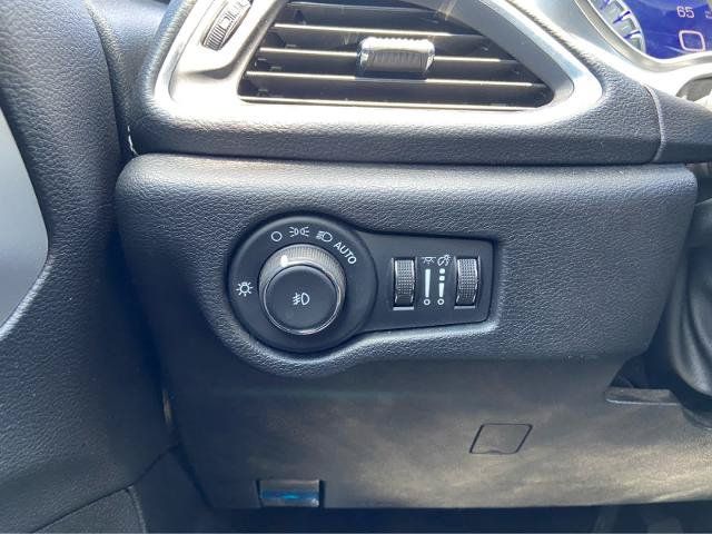 Used 2025 Chrysler Pacifica Limited FWD image 28