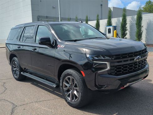 Used 2024 Chevrolet Tahoe Z71 w/ Luxury Package AWD/4WD image 7
