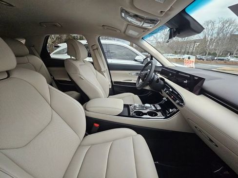 Used 2026 Genesis GV70 2.5T image 8