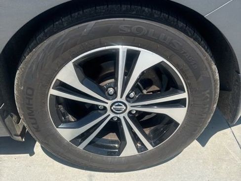 Used 2020 Nissan Sentra SV image 4