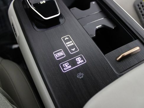 Used 2024 Nissan Ariya FWD image 20