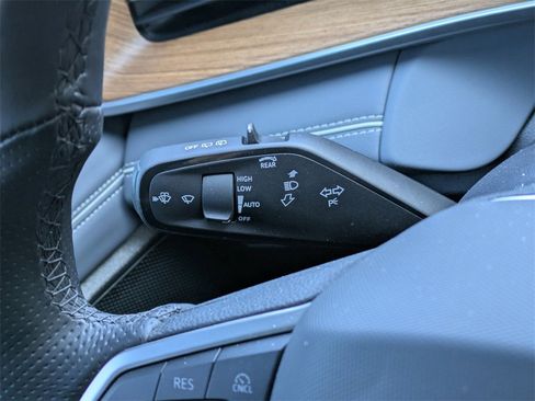 Certified 2026 Volkswagen Tiguan SEL R-Line image 39