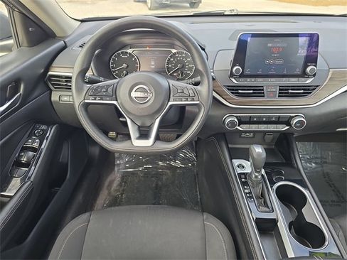 Used 2023 Nissan Altima 2.5 SV image 10
