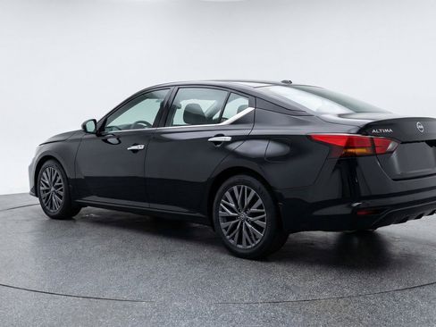Used 2025 Nissan Altima 2.5 SV FWD image 6