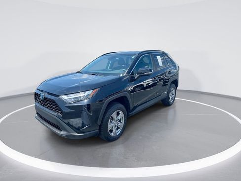 Used 2024 Toyota RAV4 LE AWD/4WD image 4