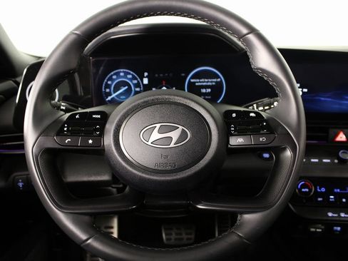 Certified 2025 Hyundai Elantra SEL image 9